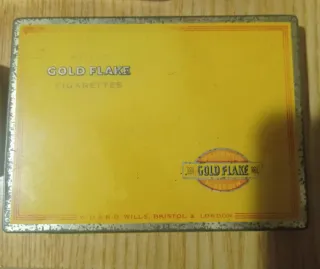 Tre scatole di latta vintage