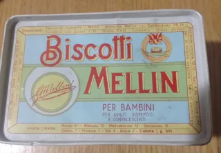 Tre scatole di latta vintage