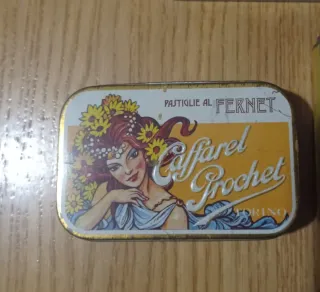 Tre scatole di latta vintage