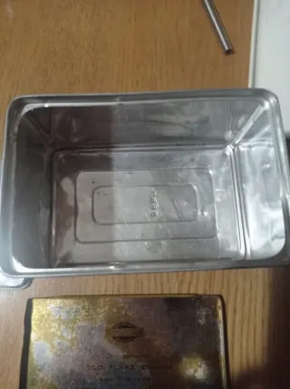 Tre scatole di latta vintage