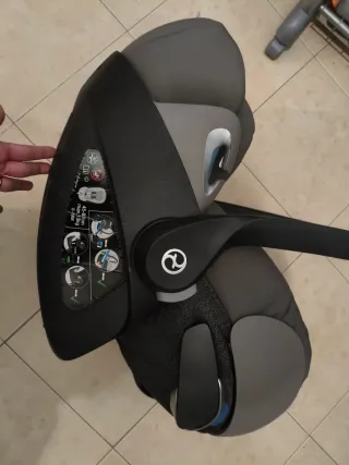 2 sillas de coche Cybex . Grupo 0+ 15 kg+ base gir