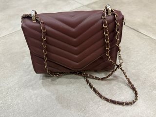 Borsa donna marrone con tracolla a catena