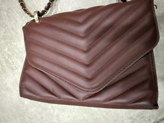 Borsa donna marrone con tracolla a catena