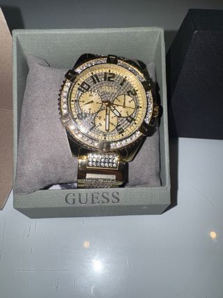 Reloj Guess Dorado con priedecitas
