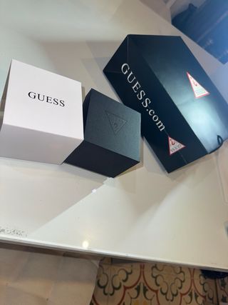 Reloj Guess Dorado con priedecitas