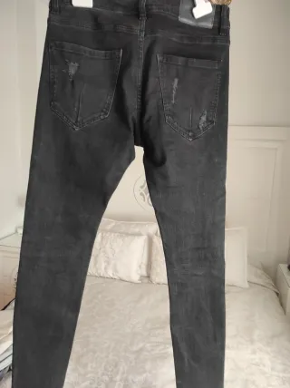 Pantalón Bershka Talla 36 Rotos