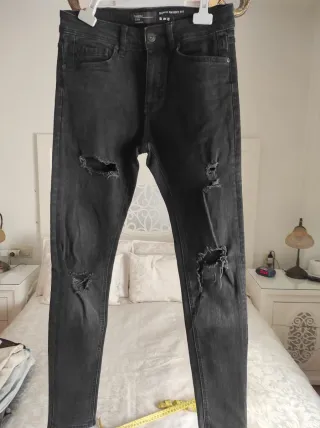 Pantalón Bershka Talla 36 Rotos
