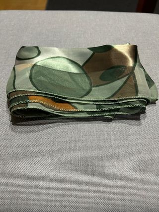 Pañuelo estampado verde y marrón
