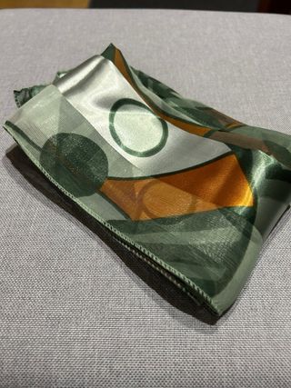 Pañuelo estampado verde y marrón