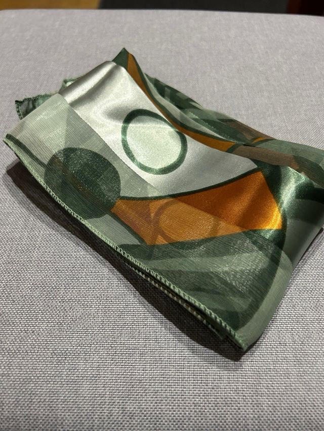 Pañuelo estampado verde y marrón