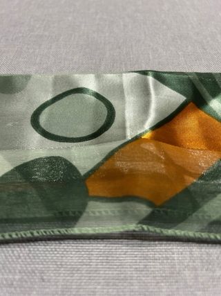 Pañuelo estampado verde y marrón