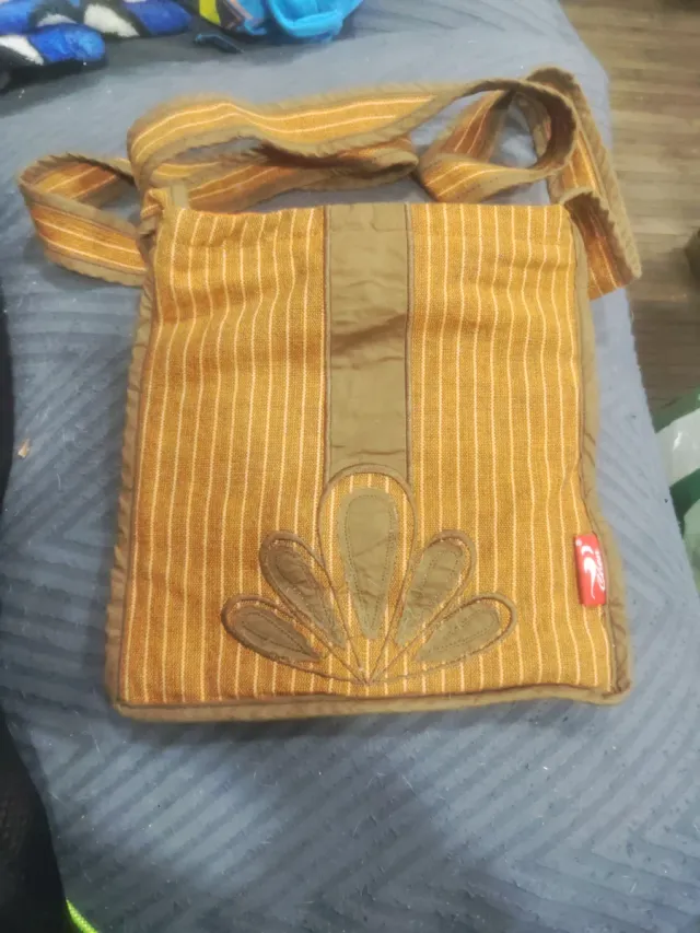 Bolso bandolera marrón y naranja