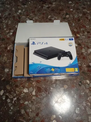 Consola PS4 Slim + 4 Mandos