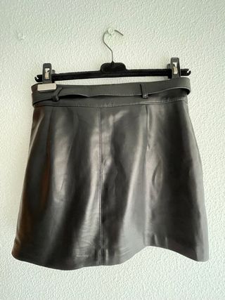 Falda cuero negra cremalleras