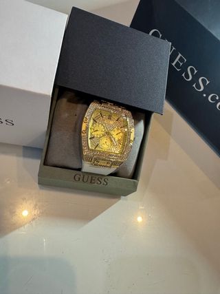 Reloj Guess Original blanco y Dorado Seminuevo