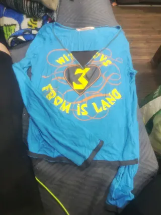 Camiseta manga larga azul y amarilla