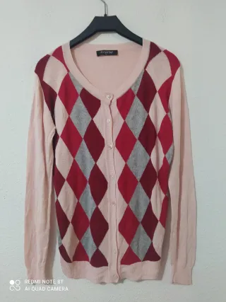 Cárdigan Taleyo Rombo Rojo y Rosa
