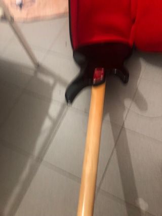 Bajo Eléctrico Negro (Falta Cuerda)