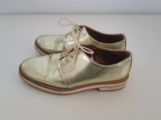 Zapatos dorados mujer