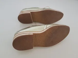 Zapatos dorados mujer