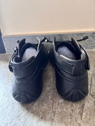 Zapatillas ortopédicas negras sin usar