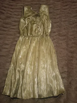 Vestido dorado metalizado plisado