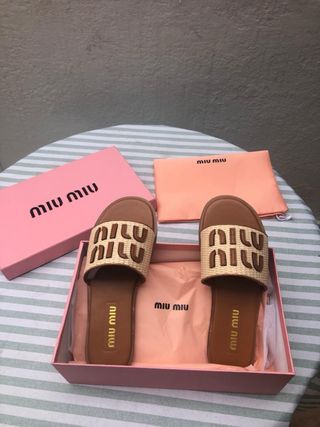 Sandali Miu Miu Beige e Marrone