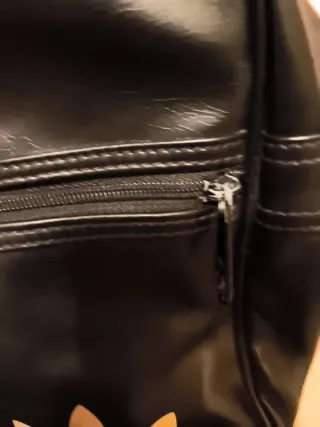 Mochila Adidas Negra y Dorada