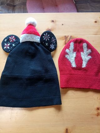 Cappelli Benetton bimbo/a neri e rossi