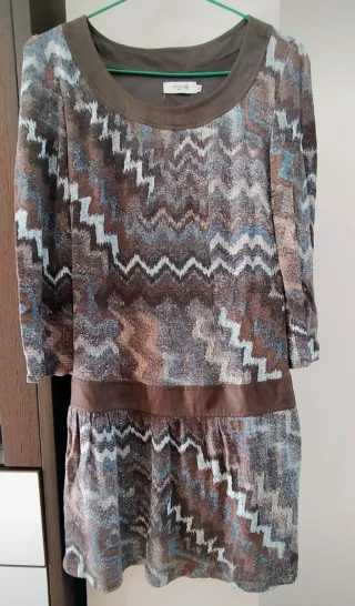 Vestido marrón con estampado zigzag