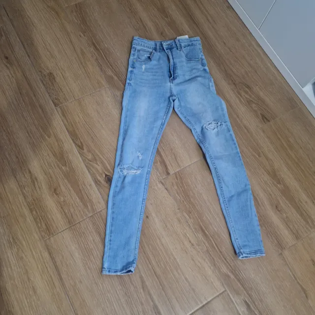 Vaqueros Azules Rotos. Talle alto. Talla 34