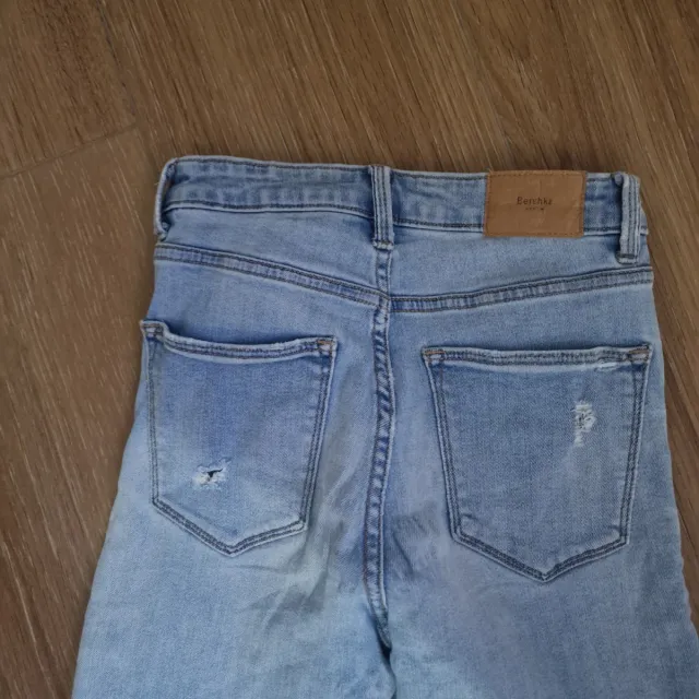 Vaqueros Azules Rotos. Talle alto. Talla 34