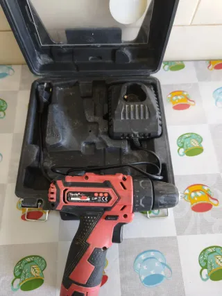 Taladro Eléctrico XTools con Cargador