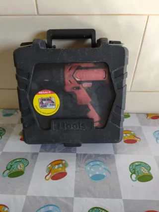 Taladro Eléctrico XTools con Cargador