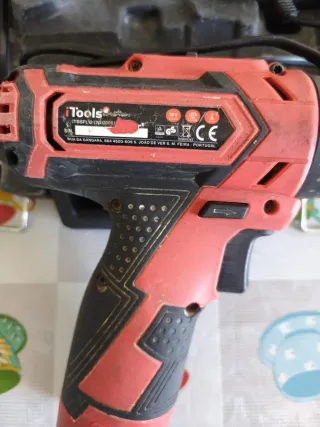 Taladro Eléctrico XTools con Cargador