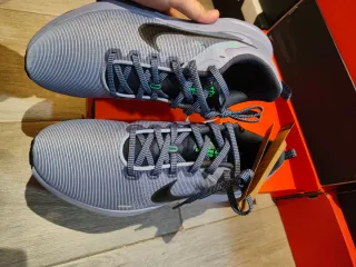 Nike Downshifter 12 violetas Talla 44 sin estrenar