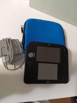 Nintendo 2DS Nera + Custodia e Caricatore