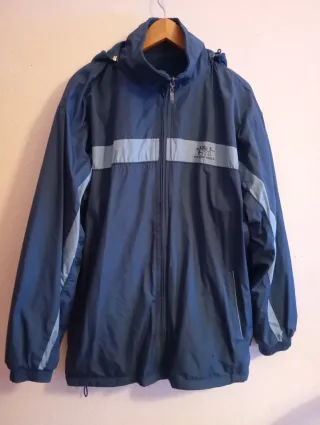 Chaqueta polar azul y gris