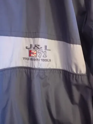 Chaqueta polar azul y gris