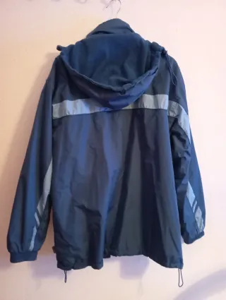 Chaqueta polar azul y gris