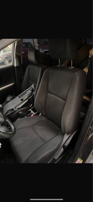 Asientos Toyota Corolla Verso 2008