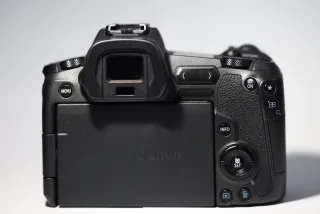 Canon EOS R Mirrorless Fullframe + adaptador EF-RF