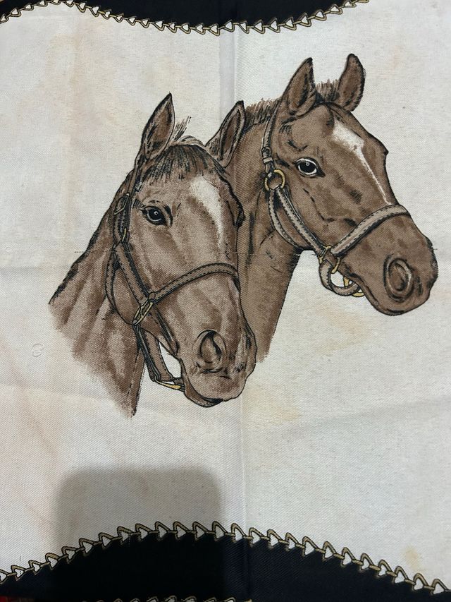 Pañuelo con estampado de caballos