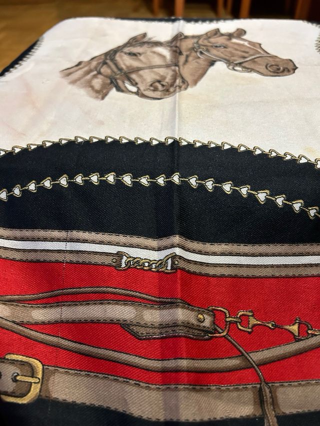 Pañuelo con estampado de caballos