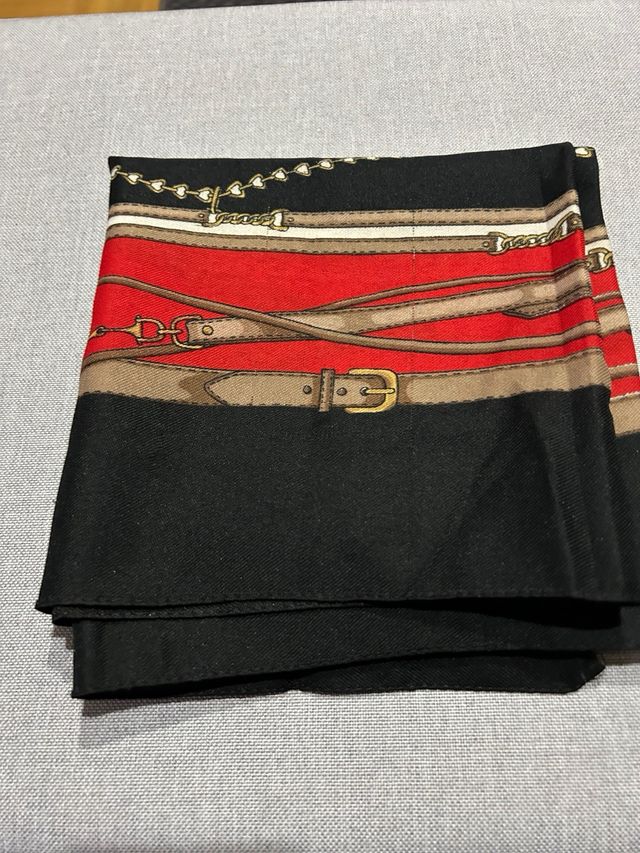 Pañuelo con estampado de caballos