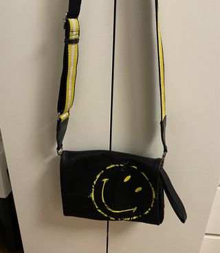 Bolso bandolera Desigual piel negro y amarillo