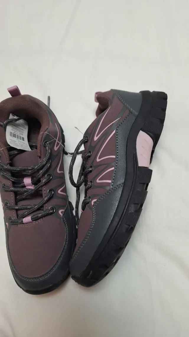 Deportivas burdeos y rosas