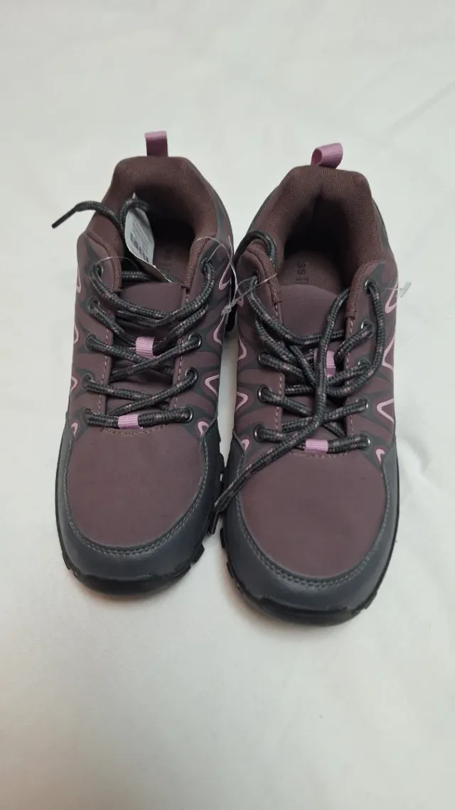 Deportivas burdeos y rosas