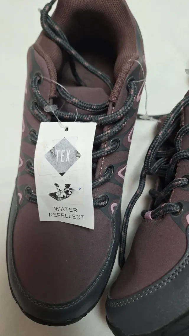 Deportivas burdeos y rosas