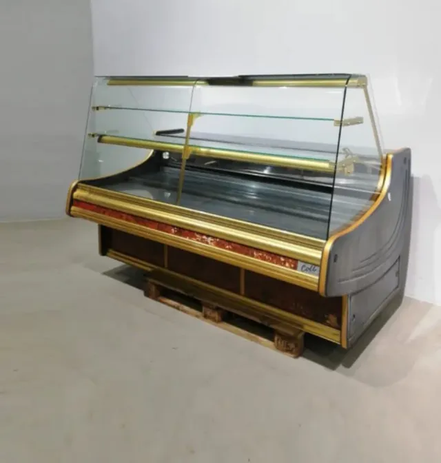 Vetrina espositiva dorata e trasparente